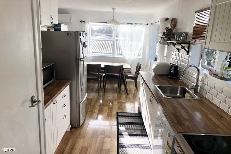 Photo of property in 1/15 Paramu Avenue, Birkdale, Auckland, 0626