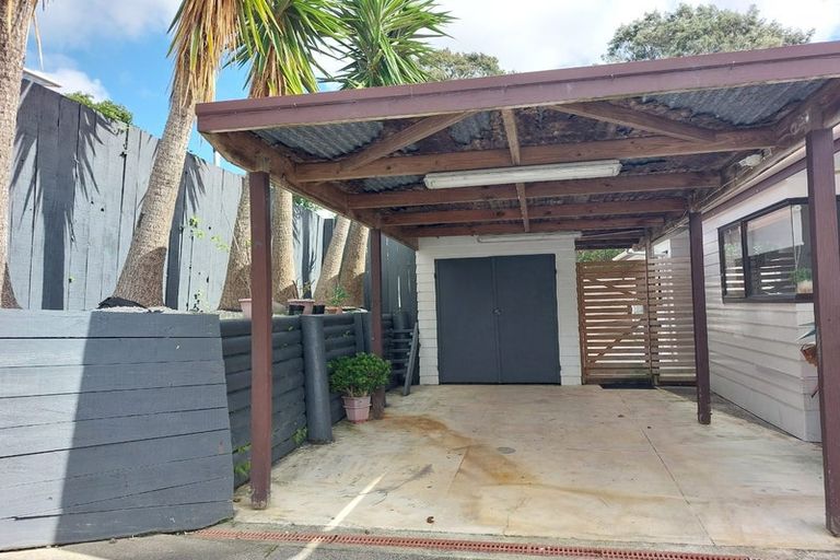 Photo of property in 2/28 Royal Road, Massey, Auckland, 0614