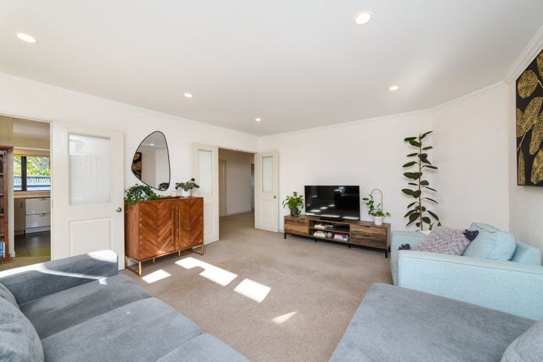 Photo of property in 12 Mana Place, Awapuni, Palmerston North, 4412