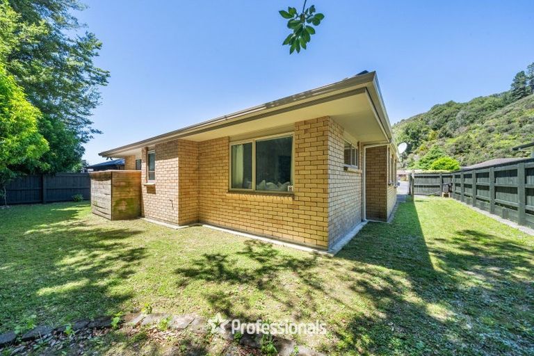 Photo of property in 24 Aragon Grove, Kingsley Heights, Upper Hutt, 5018