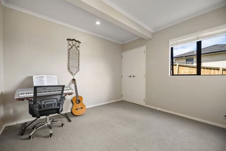 Photo of property in 3 Ambassador Glade, Orewa, 0931