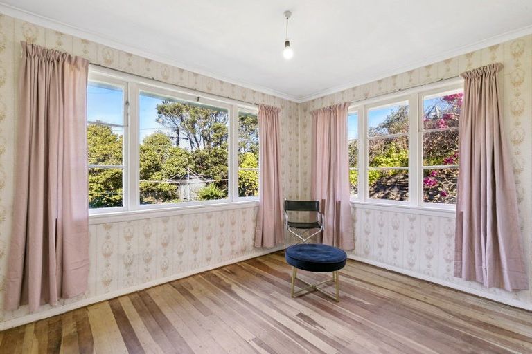 Photo of property in 7 Lyndhurst Road, Tawa, Wellington, 5028