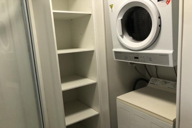 Photo of property in Hobson Court Flats, 28/70 Hobson Street, Thorndon, Wellington, 6011