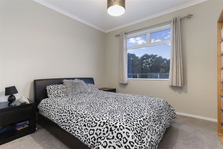Photo of property in 21 Kahika Grove, Huapai, Kumeu, 0810