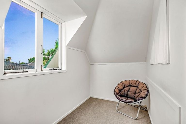 Photo of property in 2/6 Murray Road, Te Atatu Peninsula, Auckland, 0610