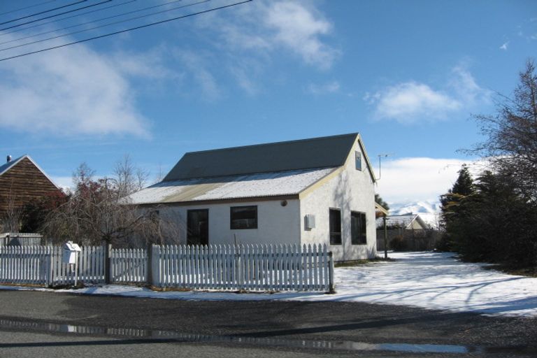 Photo of property in 12 Rata Road, Twizel, 7901