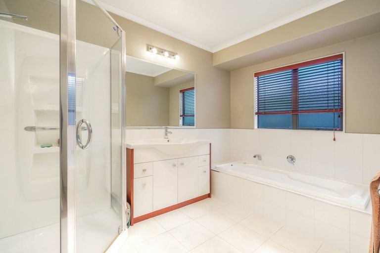 Photo of property in 11 Wakefield Place, Rototuna North, Hamilton, 3210