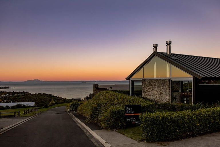 Photo of property in 15 Ngapera Way, Omori, Turangi, 3381