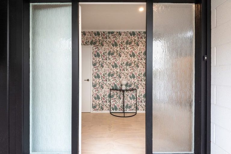 Photo of property in 1/27 Knightsbridge Drive, Forrest Hill, Auckland, 0620