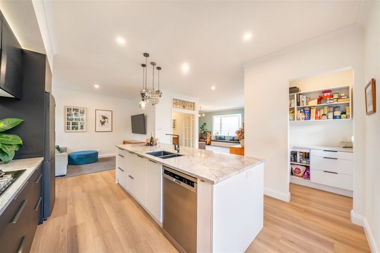 Photo of property in 6 Onehuka Road, Tirohanga, Lower Hutt, 5010