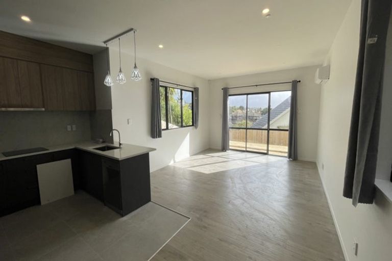Photo of property in 13a Tenbless Court, Unsworth Heights, Auckland, 0632