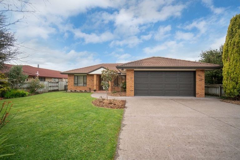 Photo of property in 143 Summerhill Drive, Fitzherbert, Palmerston North, 4410
