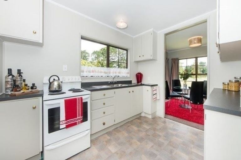 Photo of property in 33 Mcquarrie Avenue, Wattle Downs, Auckland, 2103
