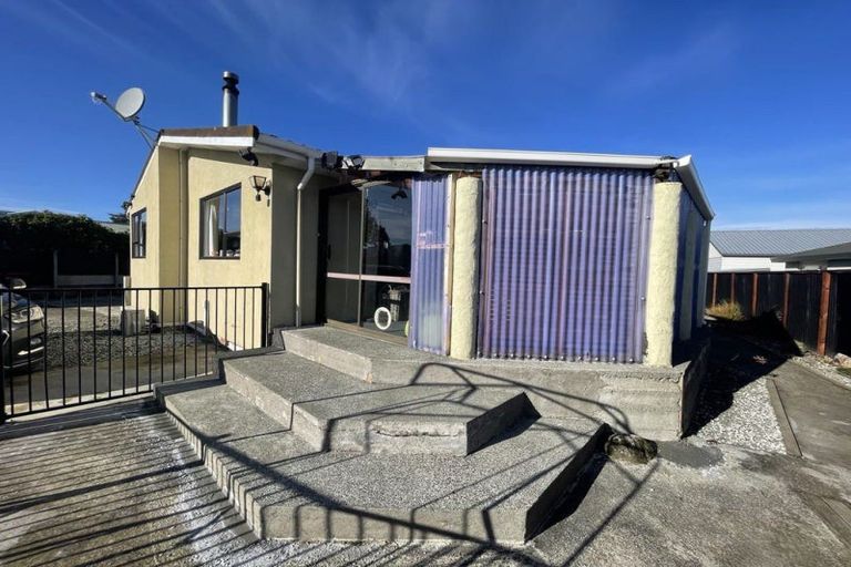 Photo of property in 8 Calder Place, Winton, 9720