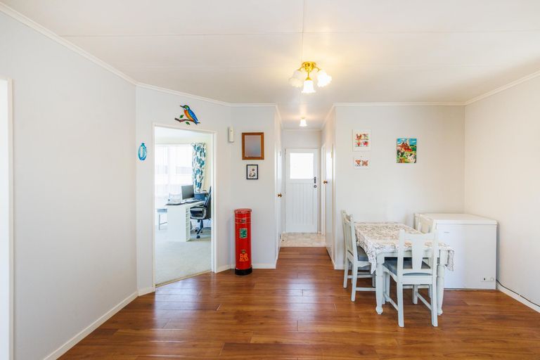 Photo of property in 10 Rennie Avenue, Milson, Palmerston North, 4414