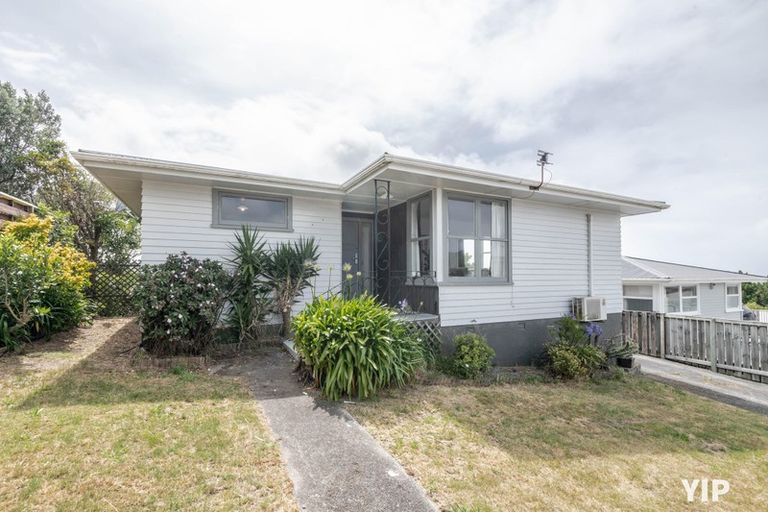 Photo of property in 11 Lenox Grove, Johnsonville, Wellington, 6037