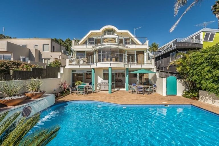 Photo of property in 1/53 Churchill Road, Murrays Bay, Auckland, 0630