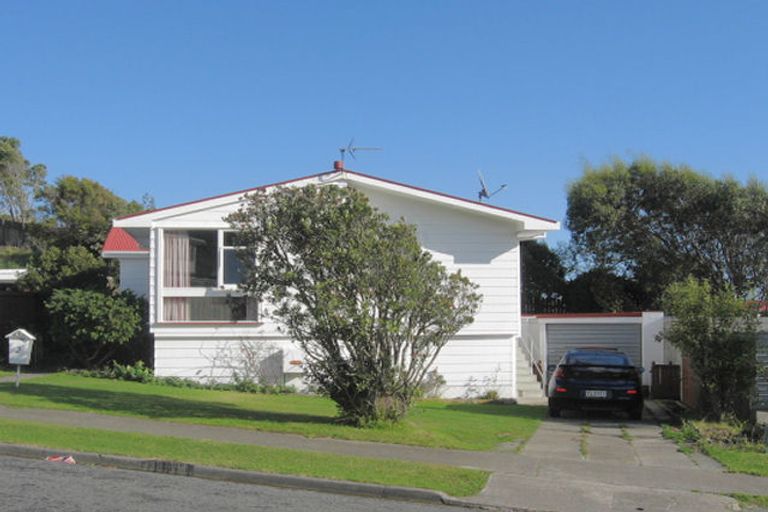 Photo of property in 2 Keith Hart Grove, Titahi Bay, Porirua, 5022