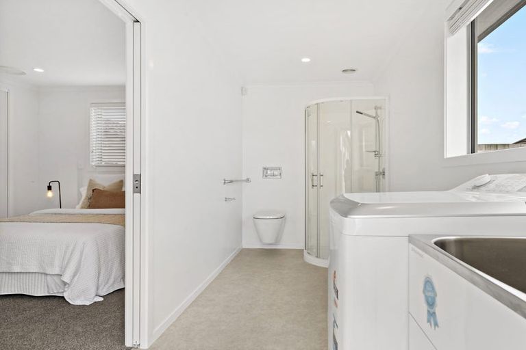 Photo of property in 21 Eric Farley Drive, Kumeu, 0810