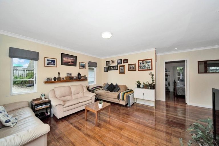 Photo of property in 1152 South Road, Oakura, 4314