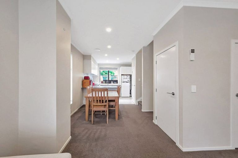 Photo of property in 4/89 Hobsonville Point Road, Hobsonville, Auckland, 0616