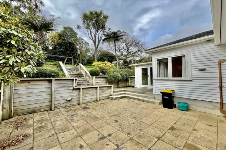 Photo of property in 4 Newcombe Crescent, Karori, Wellington, 6012