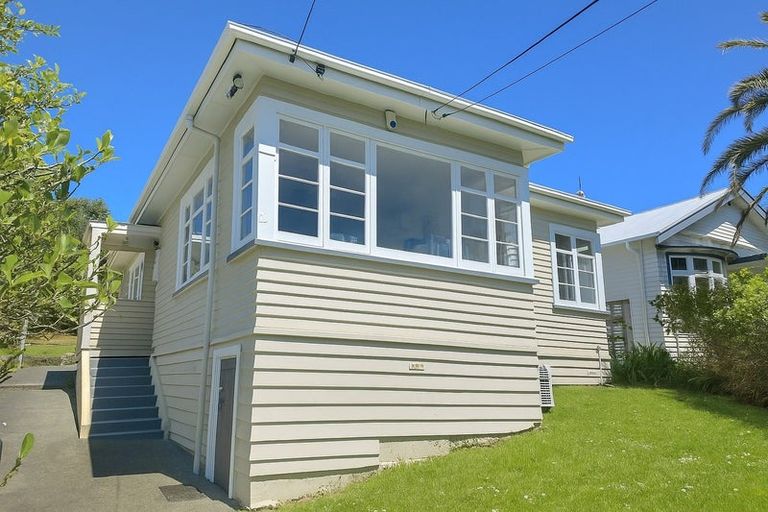 Photo of property in 18 Akatea Street, Berhampore, Wellington, 6023