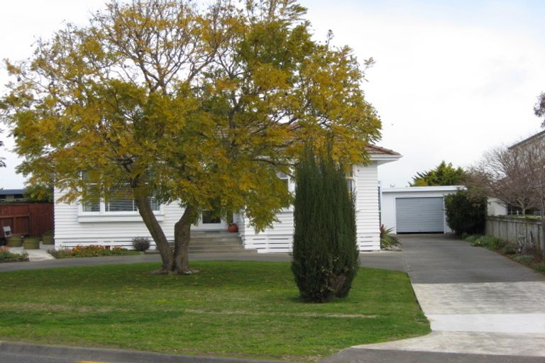 Photo of property in 28 Tauroa Road, Havelock North, 4130