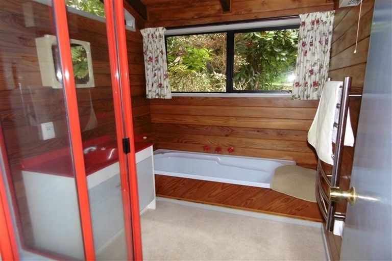 Photo of property in 12a Marina Grove, Frankleigh Park, New Plymouth, 4310