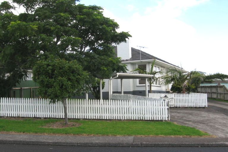 Photo of property in 1/30 Vodanovich Road, Te Atatu South, Auckland, 0610