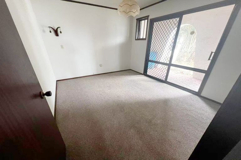 Photo of property in 56 Balmain Road, Chatswood, Auckland, 0626