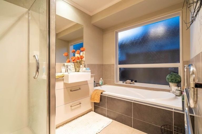 Photo of property in 5 Chateau Rise, Flat Bush, Auckland, 2016