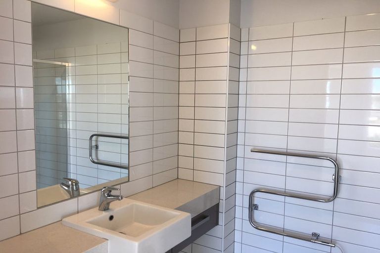 Photo of property in Bella Vista, 3g/84 Gunner Drive, Te Atatu Peninsula, Auckland, 0610