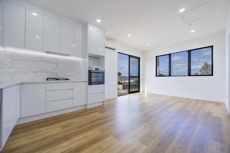 Photo of property in 1a Edward Avenue, Orewa, 0931