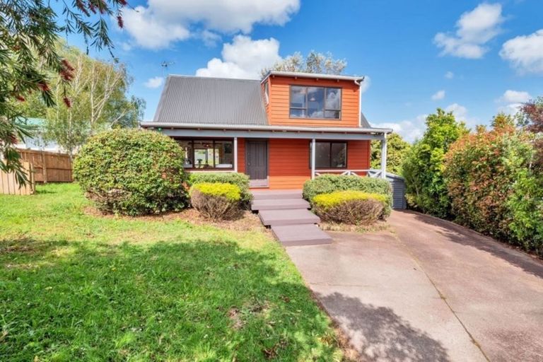 Photo of property in 5 Kayle Glen, West Harbour, Auckland, 0618