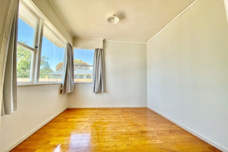 Photo of property in 15 Addington Avenue, Manurewa, Auckland, 2102