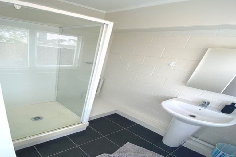 Photo of property in 3/111 Sylvan Avenue, Northcote, Auckland, 0627