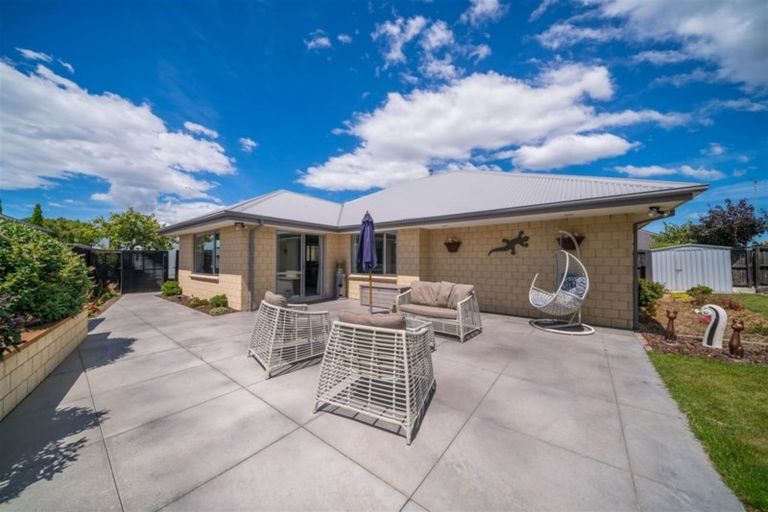 Photo of property in 11 Goldie Place, Rolleston, 7614