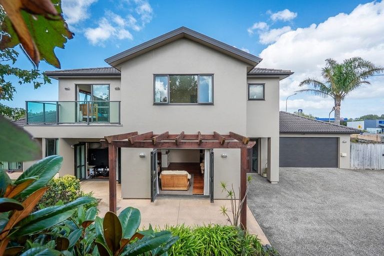 Photo of property in 23 Ballymore Drive, Pinehill, Auckland, 0632