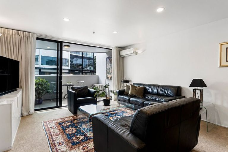 Photo of property in 1i/175 Hurstmere Road, Takapuna, Auckland, 0622