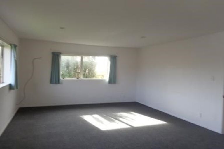 Photo of property in 17 Hassan Drive, Massey, Auckland, 0614