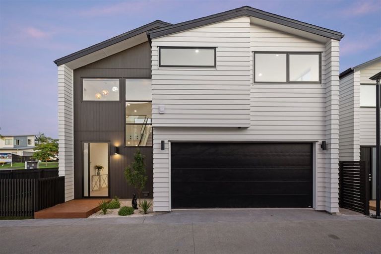 Photo of property in 7/5 Lemon Grove Lane, Greenhithe, Auckland, 0632