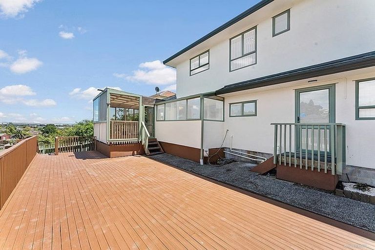 Photo of property in 18 Pistachio Place, Goodwood Heights, Auckland, 2105