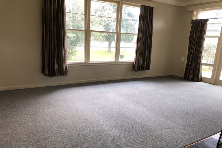 Photo of property in 4/2 Godley Road, Green Bay, Auckland, 0604