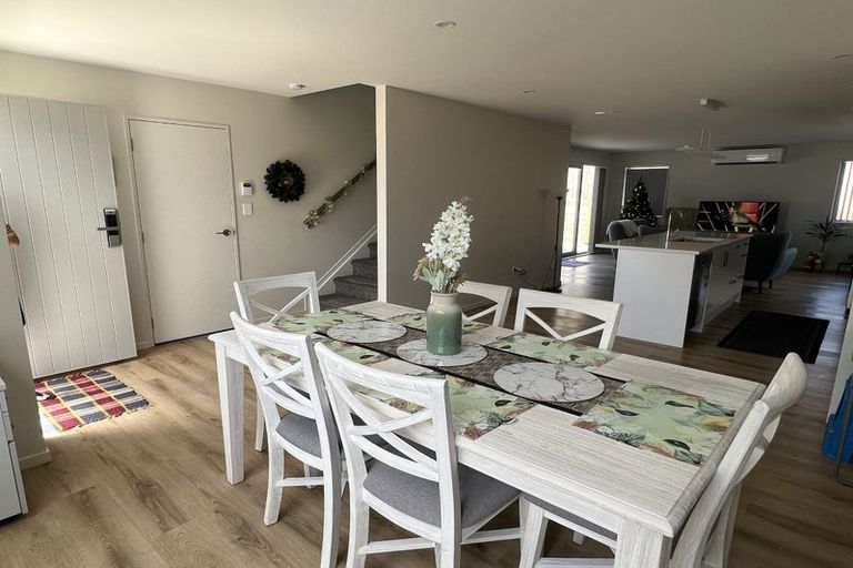 Photo of property in 12a Diana Drive, Glenfield, Auckland, 0627