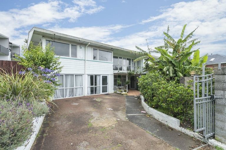 Photo of property in 9 Sutton Crescent, Papatoetoe, Auckland, 2025