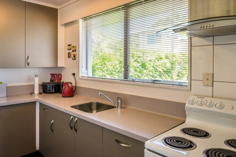 Photo of property in 37 Akaroa Drive, Maupuia, Wellington, 6022