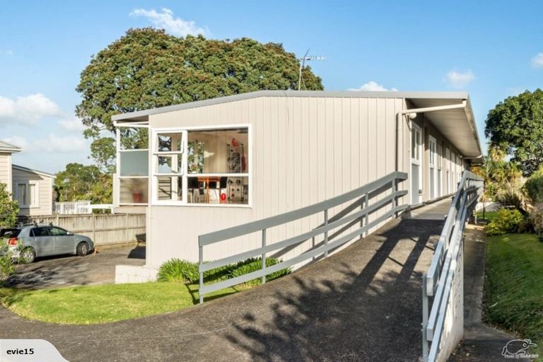 Photo of property in 1/77 Old Lake Road, Narrow Neck, Auckland, 0624