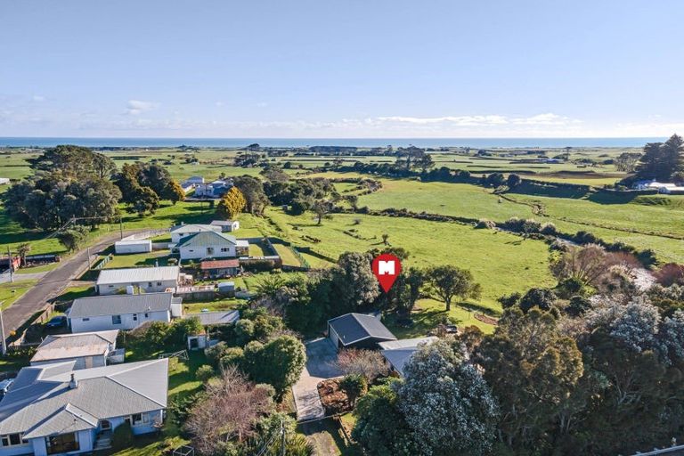 Photo of property in 6929 South Road, Warea, New Plymouth, 4381