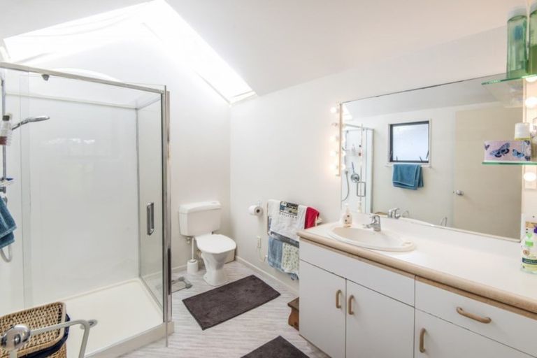 Photo of property in 2/72 Wairoa Road, Narrow Neck, Auckland, 0624